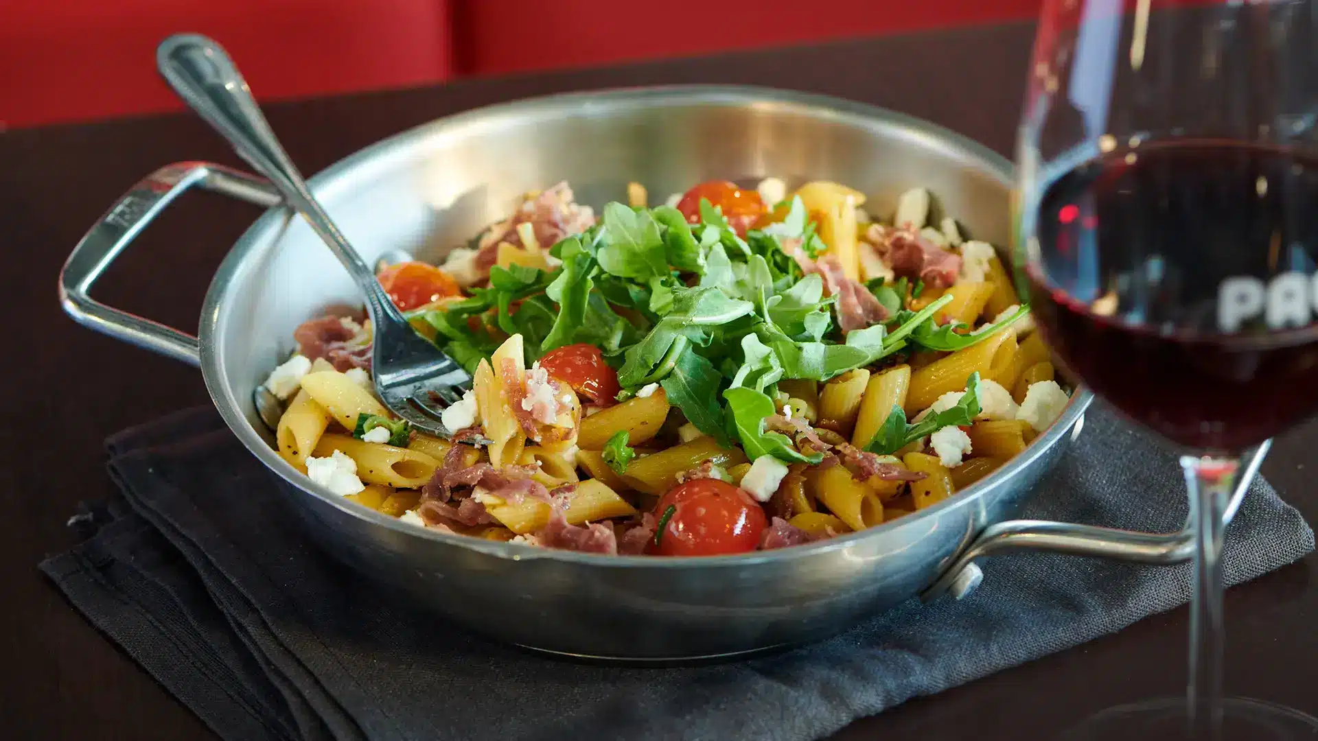 Penne prosciutto roquette PACINI Penne au prosciutto et roquette servies chez PACINI